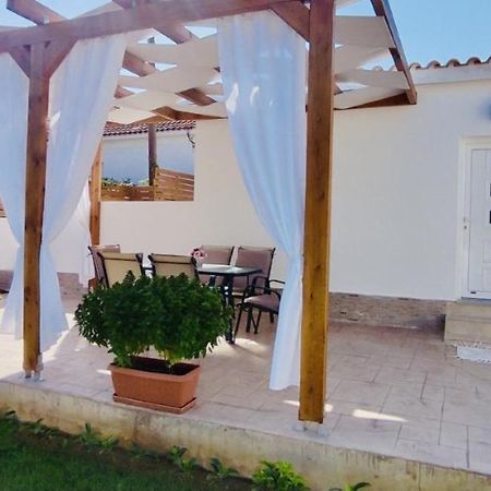 Villa Yakinthi Amoudi Luaran gambar